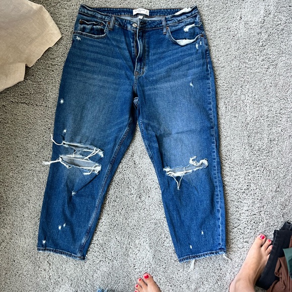 Abercrombie & Fitch Denim - Abercrombie - The Mom High Rise (curve love) Sz. 33/16 short